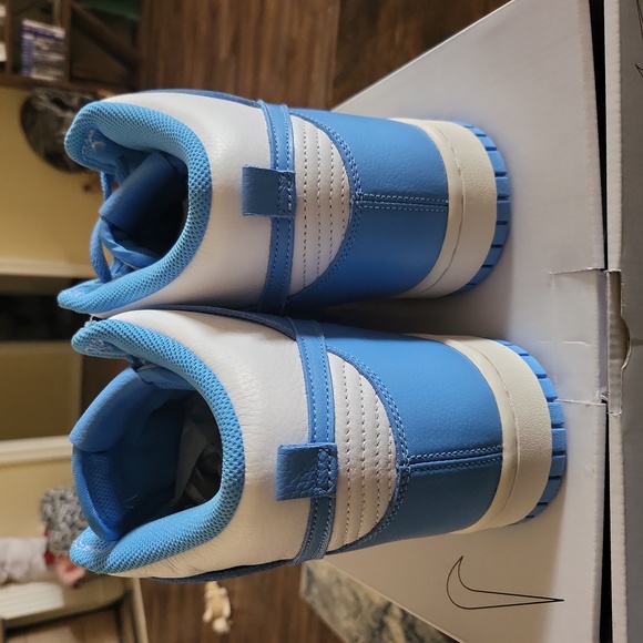 Nike Custom UNC Dunks - Picture 3 of 5